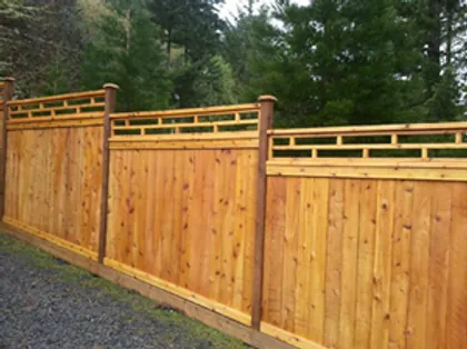 Cedar fence installation in Eugene, Oregon